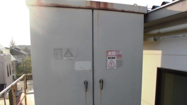 キュービクルの塗装