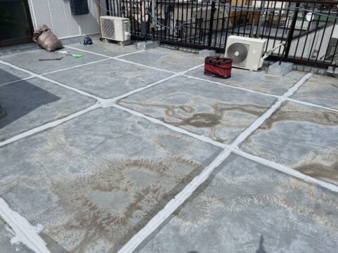 打継ぎ目地のなかに溜まった雨水はどのように処理するの？@屋上防水の下地処理