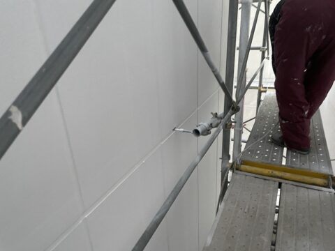 外壁の吹付塗装もお任せください。埼玉県八潮市の吹付塗装工事