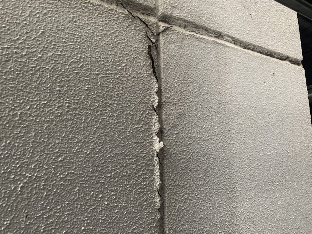 ALC板間のシーリング工事で雨漏りを止める／中央区東日本橋のシーリング工事