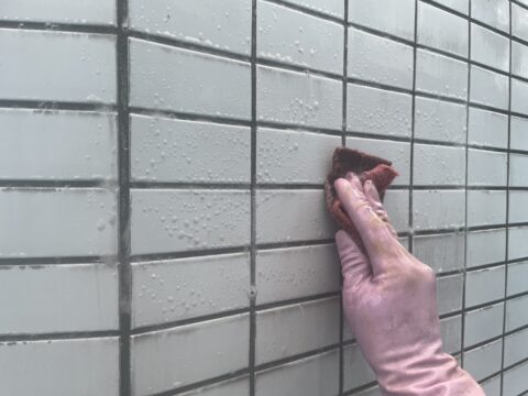 黒ずんだタイルが真っ白に！タイルの薬品洗浄