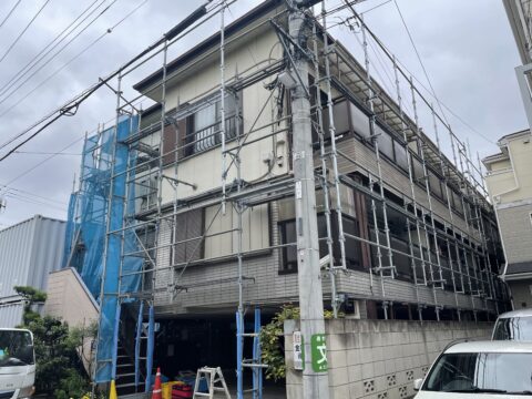 セイルズの地元　東京都足立区鹿浜の敷地狭小の集合住宅の改修工事が始まります。