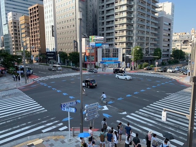 壁との間25㎝！！敷地の狭い外壁を塗装/中央区築地の狭小部塗装