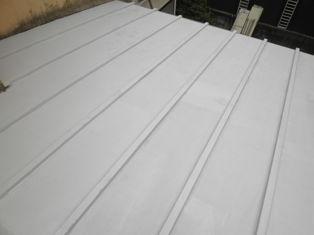 屋根の防水工事　金属屋根防水　水性防水