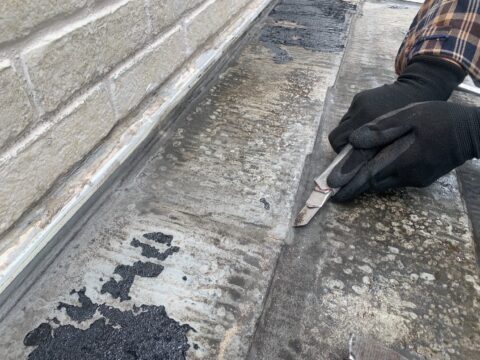 屋根の雨漏りを自分で補修するのは危険です！！コロニヤル屋根の毛細管現象とその影響/江戸川区瑞江の屋根改修工事