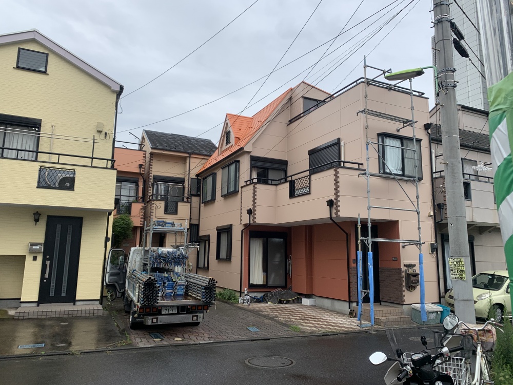 雨が多いので防水の施工がなかなかできません。