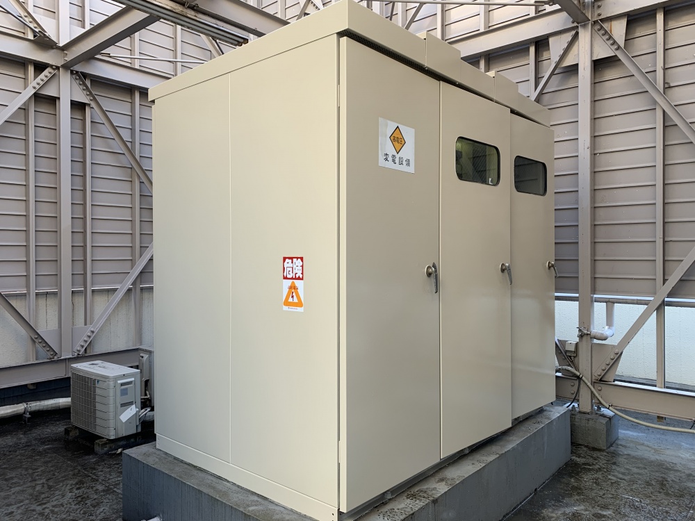 深夜2時から8時の時間限定！！キュービクルの内外塗装工事/荒川区西日暮里