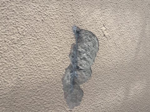 外壁塗装を長持ちさせる為には下地が大切！下地外壁塗装前に爆裂補修@足立区竹の塚の外壁塗装工事