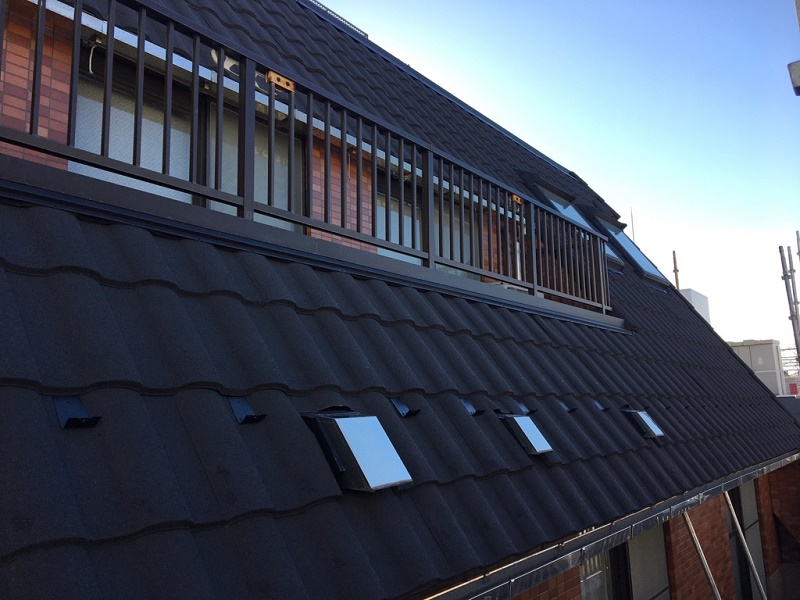 屋根の葺き替えのタイミングって？？カバー工法で低コストでもお洒落な屋根に葺き替えよう！！