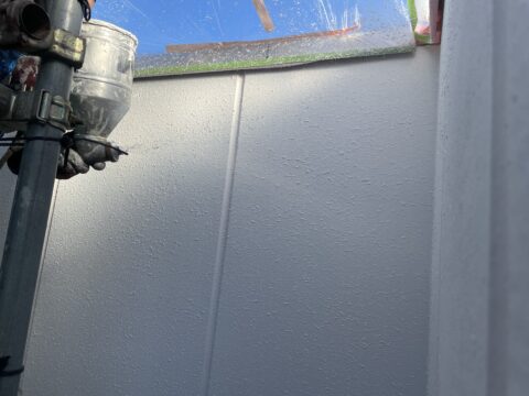 新築の弾性タイルの吹き付け塗装もお任せください@東京都世田谷区の新築外壁塗装