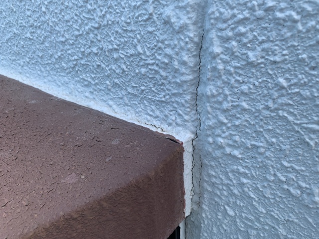 出窓からの雨漏りはシーリングだけで止まるのか？！！品川区荏原の外壁改修塗装工事