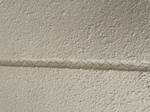 シーリングのヒビ