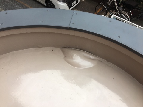 防水層の中に水が溜まっている！？それは雨水管の詰まりが原因かも！？