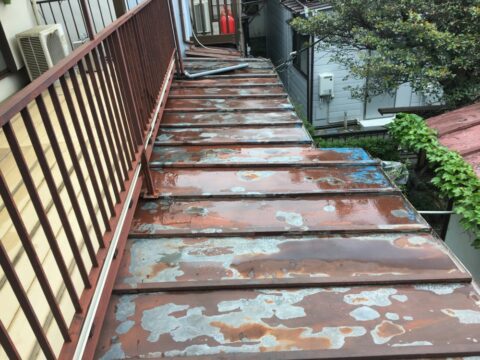 【東京都足立区　屋根防水】瓦棒屋根からの雨漏りは金属屋根用防水材で雨漏り改善！！