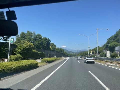 施工エリアは日本全国　狭い外壁の塗装工事のご依頼を頂き大阪市天神橋までお伺いします。