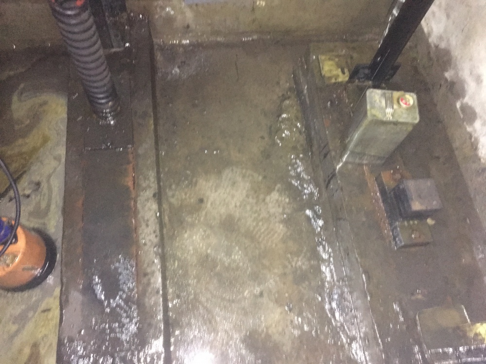 エレベーターピットの雨漏り