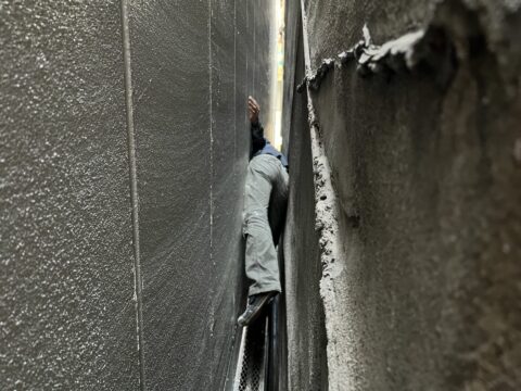 敷地の狭い外壁塗装　大阪② 単層弾性塗料で外壁塗装