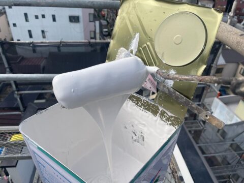 外壁のひび割れに強い塗膜の厚い塗料『セラミクリーン』で雨漏り予防