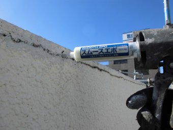 サッシ廻りのシーリングと外壁下地補修　エポキシ樹脂注入工事