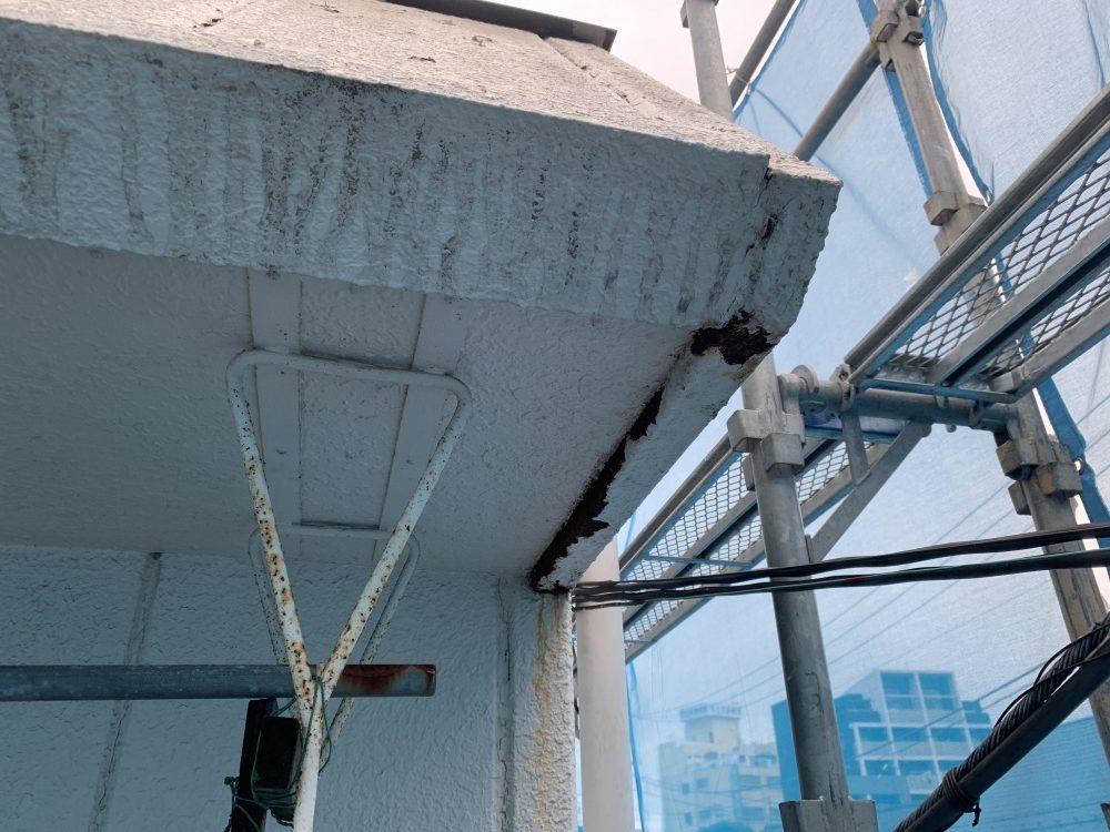 建物の鉄筋が見えて腐食して錆びてしまう原因は？それって雨水の侵入が原因かも！