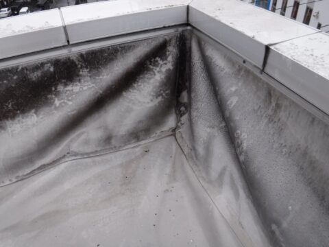 とにかく雨漏りを止めたい。セイルズではお客様の予算、現状に合わせた改修方法をご提案します。