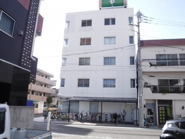 外壁からの雨漏りを止めろ！！荒川区南千住で大規模修繕工事が始まります。