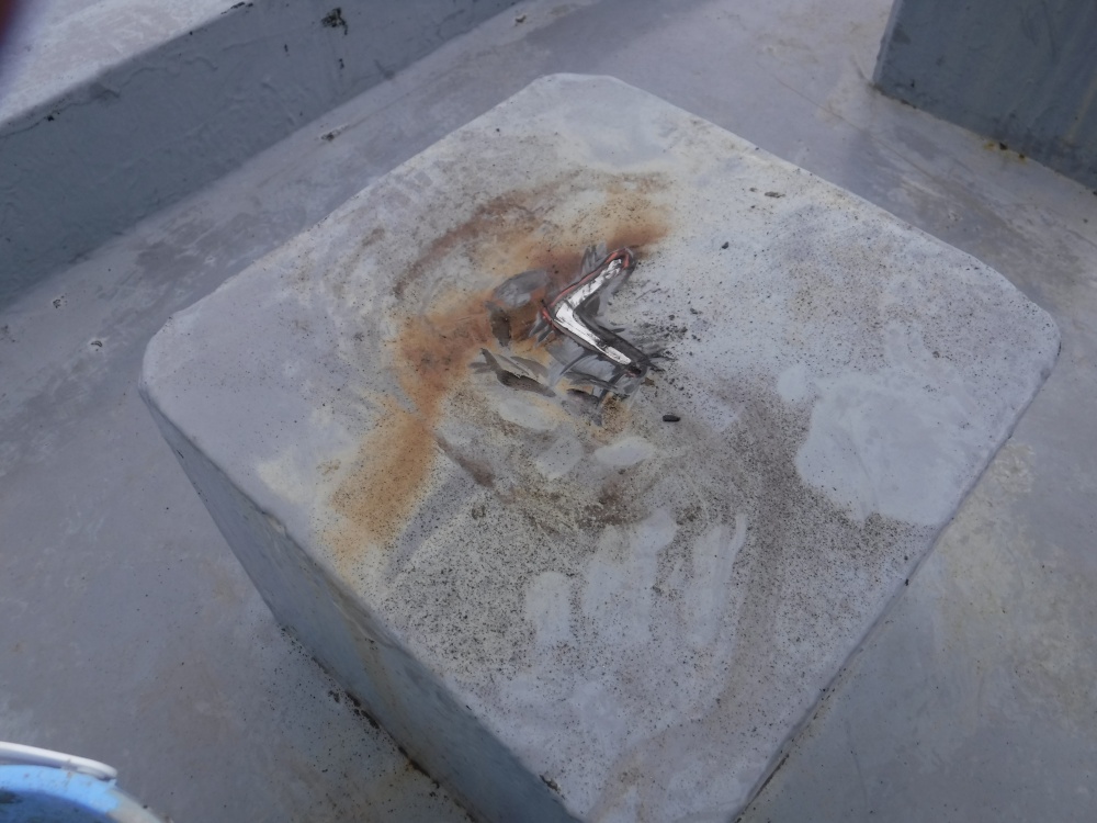 貯水タンク架台撤去跡を防水/江東区住吉