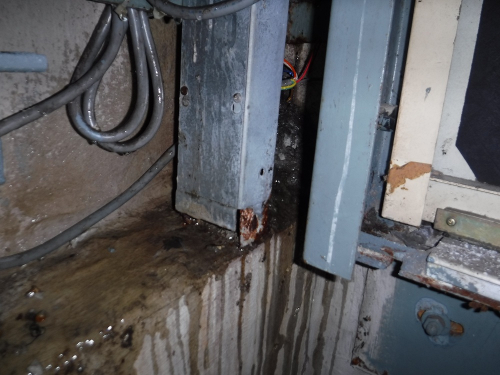 エレベーターピットの雨漏り
