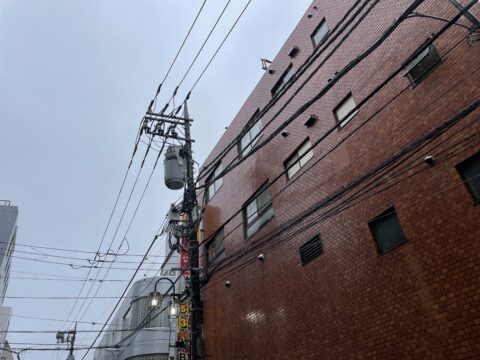 足場架設時の防護管設置の打合せ@足立区竹の塚の外壁塗装工事