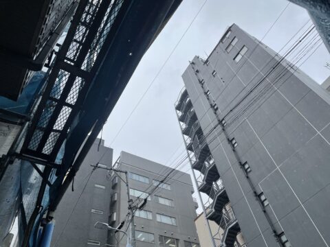 雨が降っているので外壁塗装をする事ができません。