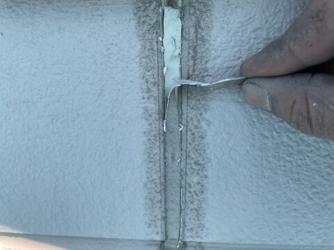 シーリング工事の打ち替えと打ち増しは何が違うの？足立区本木のシーリング工事と屋根の遮熱塗装が完了しました。