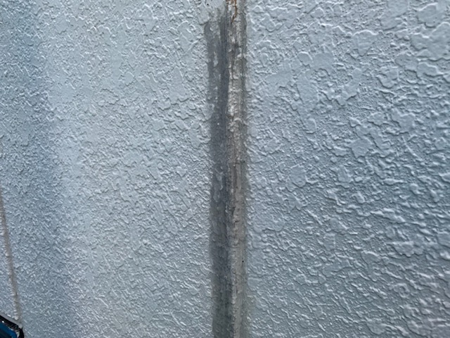 シーリングが黒ずんでくるのが気になりませんか？それってブリードしているのかも？？