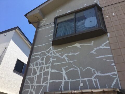 【埼玉県草加市　外壁クラック補修】台風やゲリラ豪雨への備え