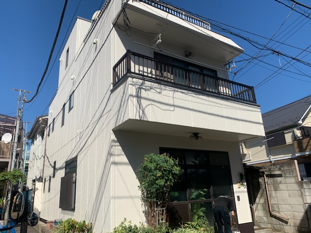 外壁からの雨漏り修繕　足立区千住の外壁塗装が完了しました。