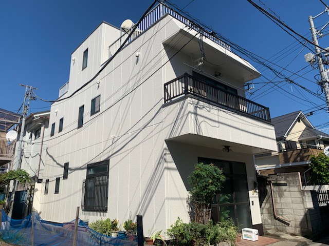 外壁からの雨漏りを止めろ！！足立区千住の外壁塗装工事