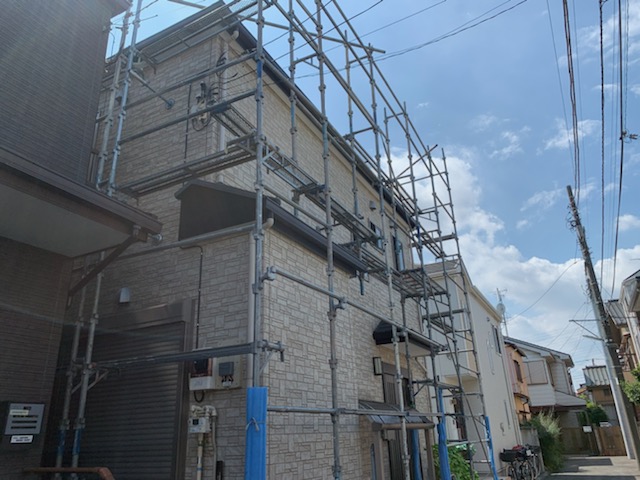 足立区西新井の戸建て住宅の外壁塗装と屋根塗装工事が始まります。