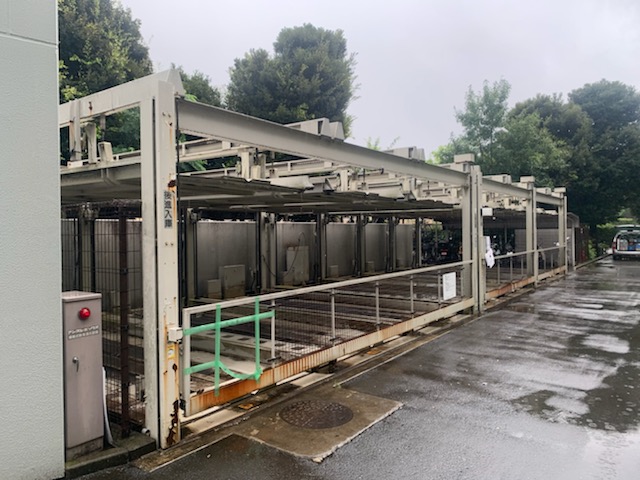 機械式立体駐車場の塗装はセイルズにお任せください。世田谷区北烏山の機械式立体駐車場塗装工事が始まります。