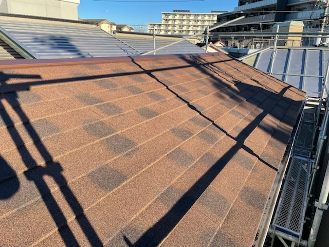 屋根の寿命は20年？30年の保証付きの屋根葺き替え工事は足立区鹿浜のセイルズにお任せください！！