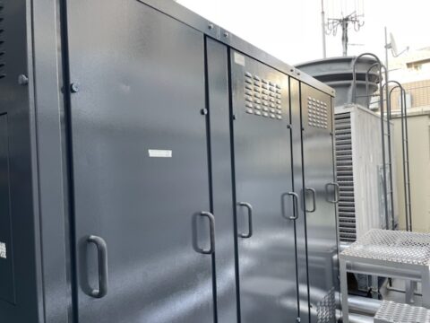 屋上設備機器の塗装工事@文京区のキュービクル、設備機器の塗装はセイルズにお任せください