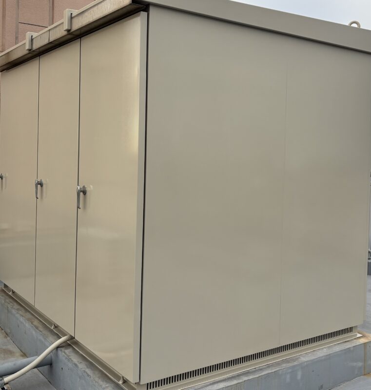 【工場のキュービクル塗装でコスト削減】埼玉県八潮市のキュービクル塗装工事はセイルズにお任せ！