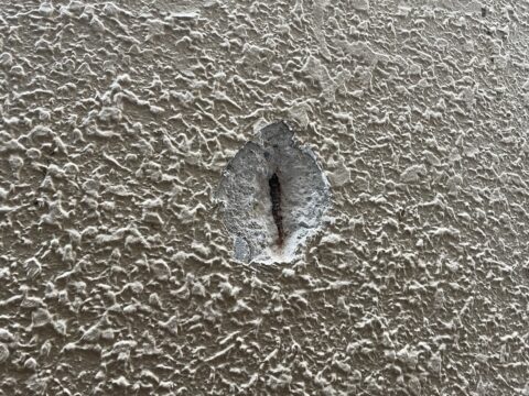 定期的に外壁塗装をしなければならない訳！1つの爆裂から下地の鉄筋の腐食がどんどん進行してしまいます。