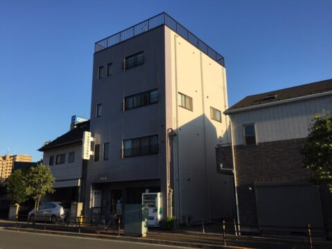 【東京都足立区　外壁塗装】シーリングの劣化による雨漏り修繕、雨水管の金物の錆が気になる…