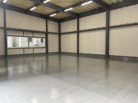 倉庫や工場の床の塗装は必要なのか？＠埼玉県川口市の倉庫床塗装工事