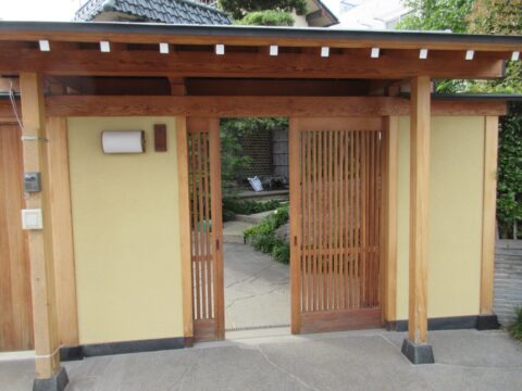 【東京都葛飾区　ジョリパット吹き付け塗装】ご自宅の外構フェンス汚れてきてませんか？