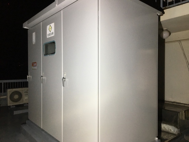 時間内に完了！！本日は夜間のキュービクルの内外塗装にお伺いしております。/港区南青山