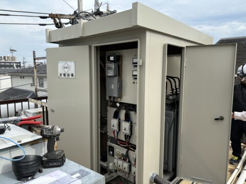 大田区南蒲田のキュービクル内外塗装　施工は1日完工　キュービクル停電作業