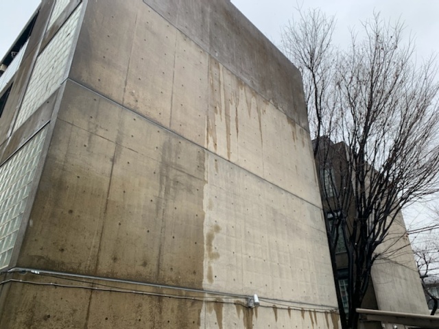 打放しコンクリ外壁は保護塗装で雨水の吸い込みを防ぎ爆裂や外壁の劣化を予防しましょう/世田谷区桜丘