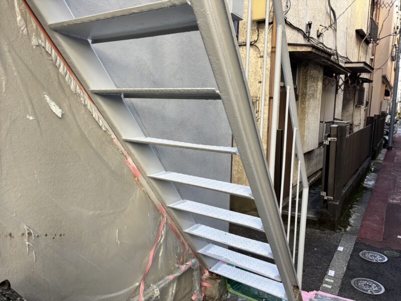 鉄骨階段が錆び