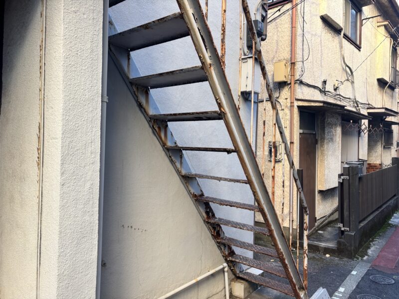鉄骨階段が錆び