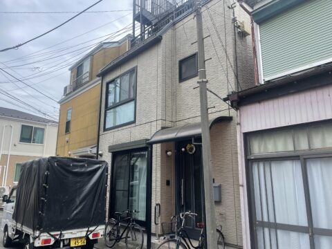 ハウスメーカーの見積もりが高すぎる！本日より足立区青井でハウスメーカー外壁の塗装工事がはじまりました。